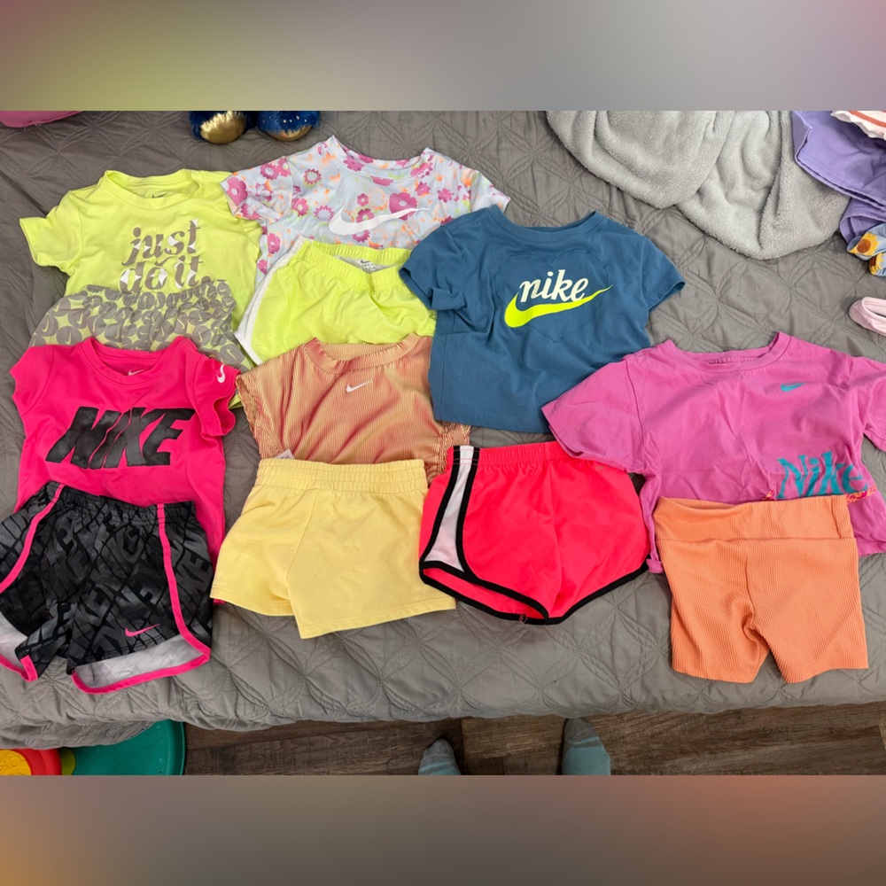 Toddler girl, Nike outfits .Nike Kids Clothing Set - Pink, Yellow, Blue